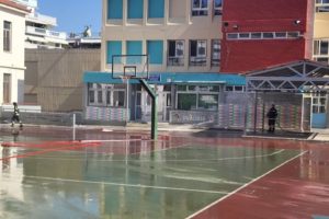 Καθαρισμός των προαύλιων χώρων των σχολείων ενόψει της νέας σχολικής χρονιάς