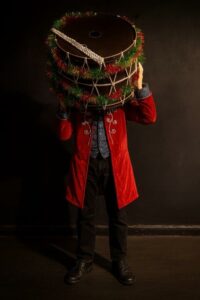 Όταν τα ξωτικά πιάνουν τα κρουστά… η Παραμονή Χριστουγέννων αποκτά ρυθμό!