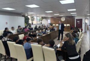 Επίσκεψη μαθητών του 8ου Δημοτικού Σχολείου Βύρωνα στο Δημαρχείο
