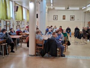 «Δεν είμαστε μόνοι στον πόνο»: Μια συγκινητική ομιλία για την απώλεια και το πένθος στο ΚΑΠΗ Αγίας Τριάδας