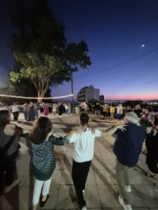 Μια καλοκαιρινή βραδιά που χώρεσε όλη τη γειτονιά στην αυλή του Ντάνκαν
