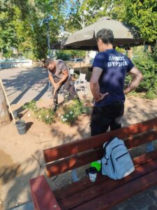 Φύτευση τριανταφυλλιών στην πλατεία Γ. Κολλημένου( πρώην Τσιρακοπούλου)