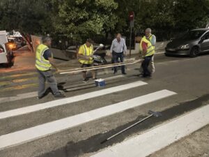 Συνεχίζονται οι διαγραμμίσεις έξω από τα σχολεία του Βύρωνα