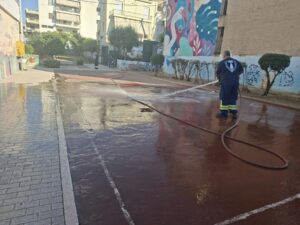 Καθαρισμοί και απολυμάνσεις στους προαύλιους χώρους των σχολείων του Βύρωνα ενόψει της νέας σχολικής χρονιάς